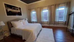 Walk to Bars/Restaurants 2BD 2 Full Bath - Image 2