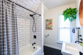Central-Location 1bd/1b Renovated w/ Washer&Dryer - Image 4