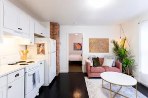 Central-Location 1bd/1b Renovated w/ Washer&Dryer - Image 2