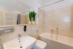 *Grand Modern* Extra space & light in the center - Image 4
