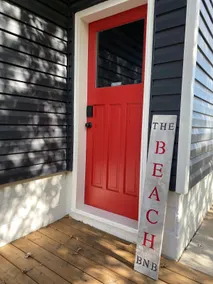 Beautiful Renovated Beach Cottage Home - Image 2