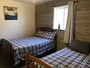 Family Friendly Beautiful Lake Front Cottage - Image 5