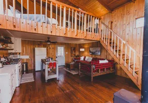 Hill Top Lodging *Romantic Getaway* Cabin - Image 4