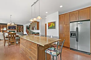 Beautiful and spacious lakefront home! Close to everything! - Image 5