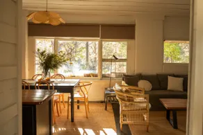 Cosy cottage w/ Onsite dining & Woodfire stove - Image 3