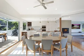 ADS on Collins - 4 bedroom and Pet Friendly - Image 3