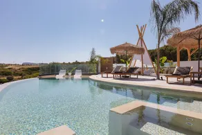 Villa Zelda - Private Infinity Pool & Superb Seaview, 500m from Beach - Image 3