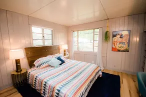 King Bed - 1948 Mid-century Lustron - 2 Car Garage - Image 4