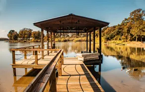Waterfront Oasis: Private Dock & Stunning Views - Image 4