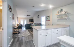 Stylish Town Home in Great Neighborhood - Image 4