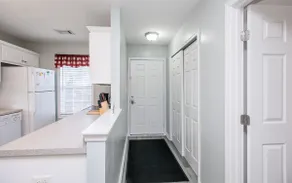 Stylish Town Home in Great Neighborhood - Image 3
