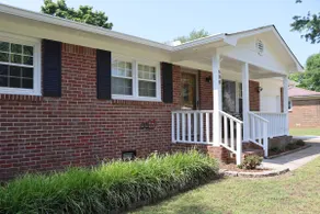 Cute home in the HEART of Madison - Image 3