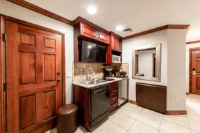 Beautiful Location, Amazing Amenities! - Image 3