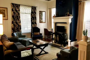 Well Equipped Clean Comfy Downtown APT with Parking - Image 2