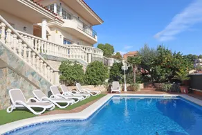 Beautiful holiday villa in Calafell with private pool - Image 3