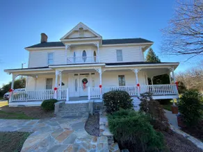 Cozy, Country Farmhouse, Entire House - Image 2
