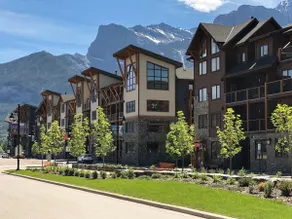 Luxury Escape in Canmore! - Image 3