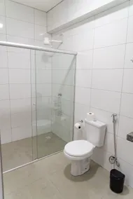 Entire en-suite in the center! B - Image 2