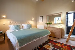Dovecote Barn with Hot Tub, 7 miles from York. - Image 3