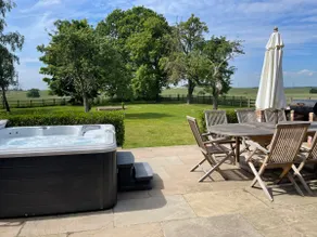 Dovecote Barn with Hot Tub, 7 miles from York. - Image 2