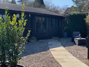 Lovely self-contained annex with outdoor space - Image 4