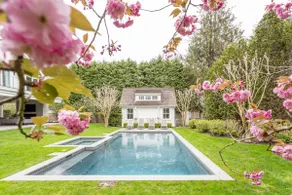 Exquisite Custom Home in the Heart of East Hampton - Image 5