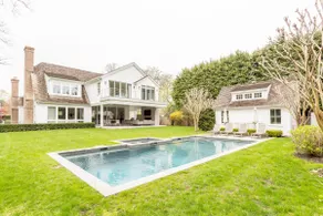 Exquisite Custom Home in the Heart of East Hampton - Image 4
