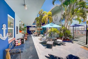 Relaxing courtyard oasis near beach, port & shops - Image 4
