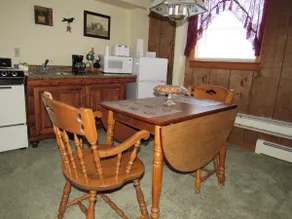 ”Rest A While” spacious private suite - Image 4