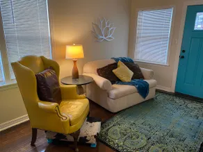 Horsefeathers 🐾 pet friendly funky comfort - Image 2