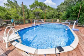 Private pool walking distance to Lake Travis - Image 3