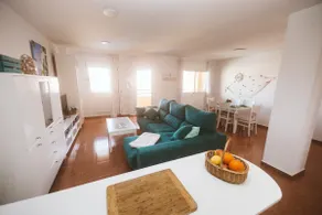 Beach 2 min walk, pool, and private parking - Image 2