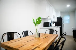 🐶🐱 friendly Apt E: 3-mins from Plaza District - Image 3