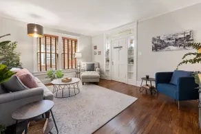 Midtown 2-Bedroom 1,000 sqft Apartment - Image 2