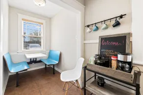 Midtown 2-Bedroom 1,000 sqft Apartment - Image 3