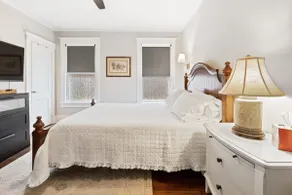 Midtown 2-Bedroom 1,000 sqft Apartment - Image 5
