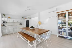 WHITE BEACH HOUSE High on Belmore, PETS welcome - Image 4