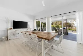 WHITE BEACH HOUSE High on Belmore, PETS welcome - Image 3
