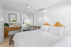 WHITE BEACH HOUSE High on Belmore, PETS welcome - Image 5