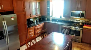 Sleeps 5 ppl in 2 bedroom w/ air, parking &laundry - Image 4