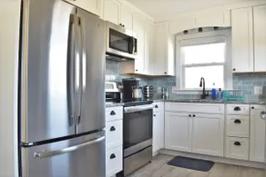⛵️Coastal Cottage in Waterfront Neighborhood - Image 5