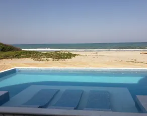 Entire Beach front Villa, sleeps 18 - Image 5