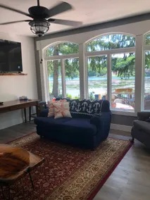 Lake front house - Image 2