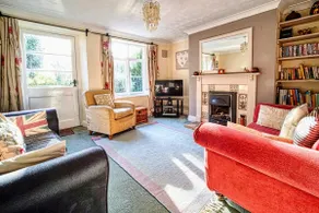 A delightful riverside cottage, fabulous location! - Image 3