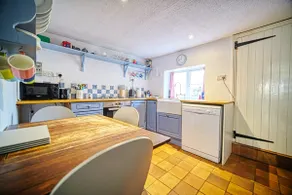 A delightful riverside cottage, fabulous location! - Image 5