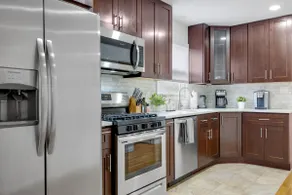 Stylish 3 BR apartment, 20min to NYC Free parking - Image 3