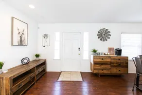Cozy home, LONG TERM AVAIL. Wi-Fi, Washer/Dryer - Image 4