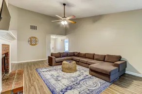 ★Lawrenceville, NO stairs, 4br, sleeps 11!★ - Image 4