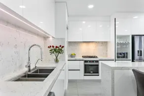 LUXURY POOL VILLA • 3 King Bed Suites • Walk to beaches and Fremantle City - Image 4