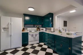 Vibrant 3BR Bungalow Near UO, Hayward + Downtown - Image 3